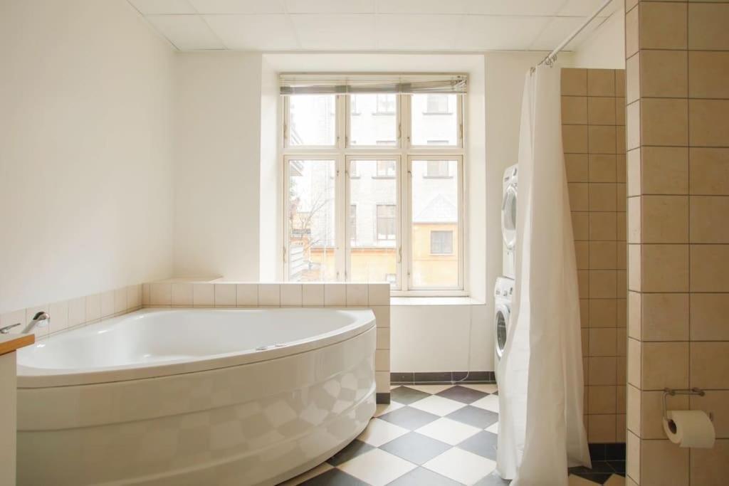 Large & Bright 3Br Apartment W Whirlpool Near Metro Copenhagen Exterior photo
