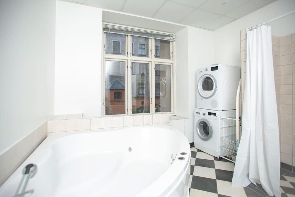Large & Bright 3Br Apartment W Whirlpool Near Metro Copenhagen Exterior photo
