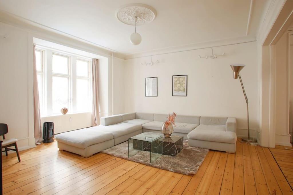 Large & Bright 3Br Apartment W Whirlpool Near Metro Copenhagen Exterior photo