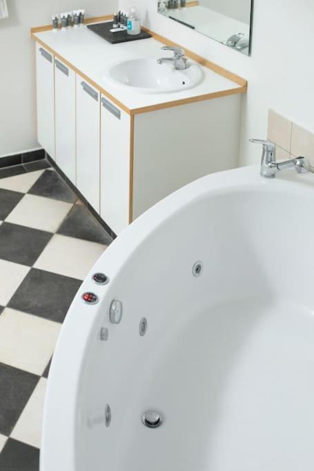Large & Bright 3Br Apartment W Whirlpool Near Metro Copenhagen Exterior photo