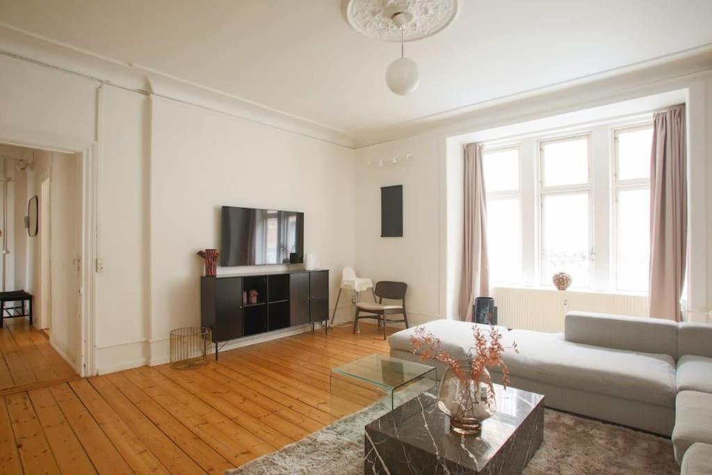 Large & Bright 3Br Apartment W Whirlpool Near Metro Copenhagen Exterior photo